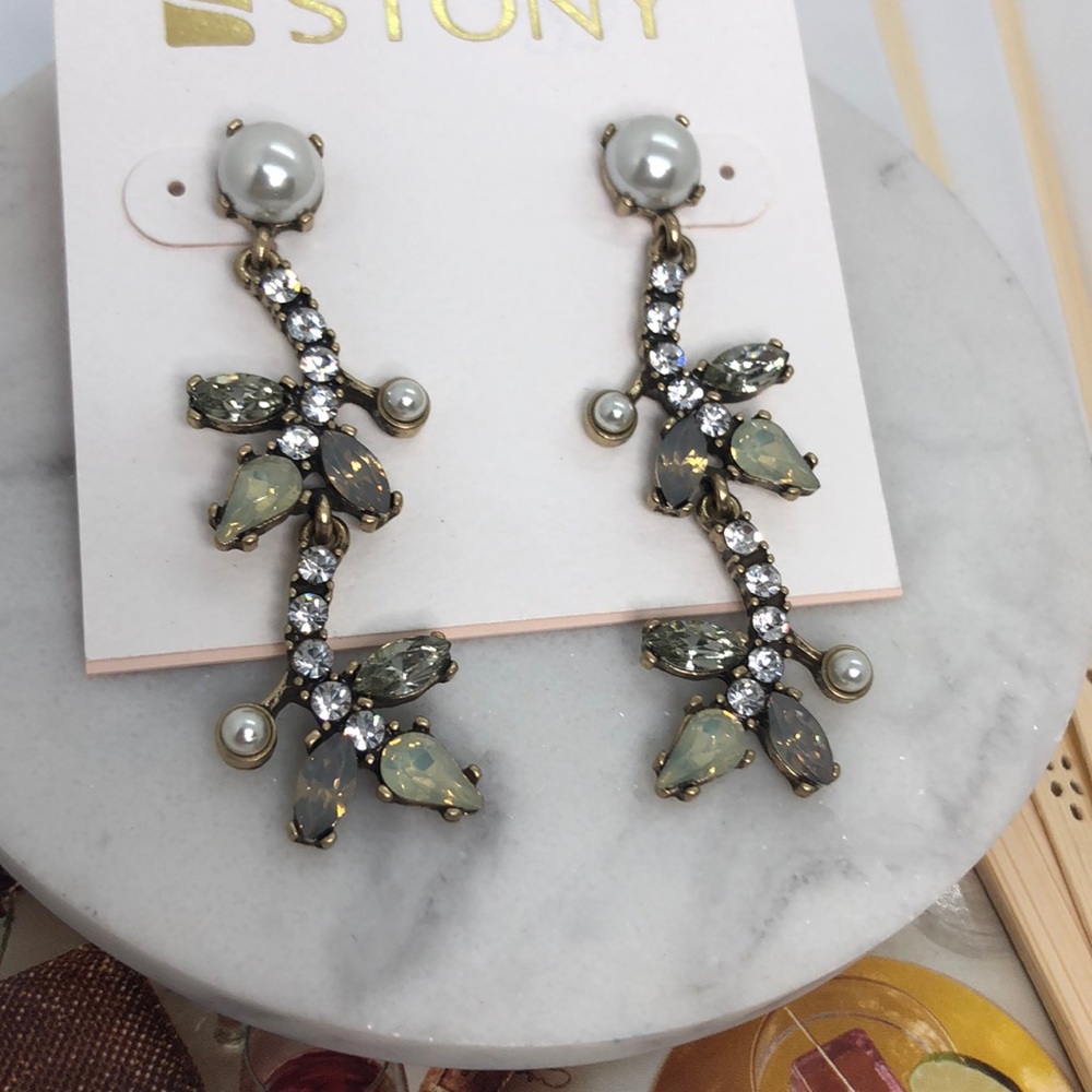 Gorgeous Rhinestone Cascading Earrings - Picture 12 of 17